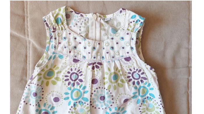 Lot été 12 mois : 2robes + 1 pantalon en tissu - photo numéro 5