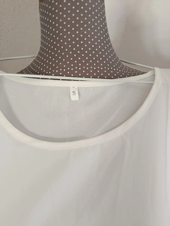 Robe blanche dentelles Taille S - photo numéro 4