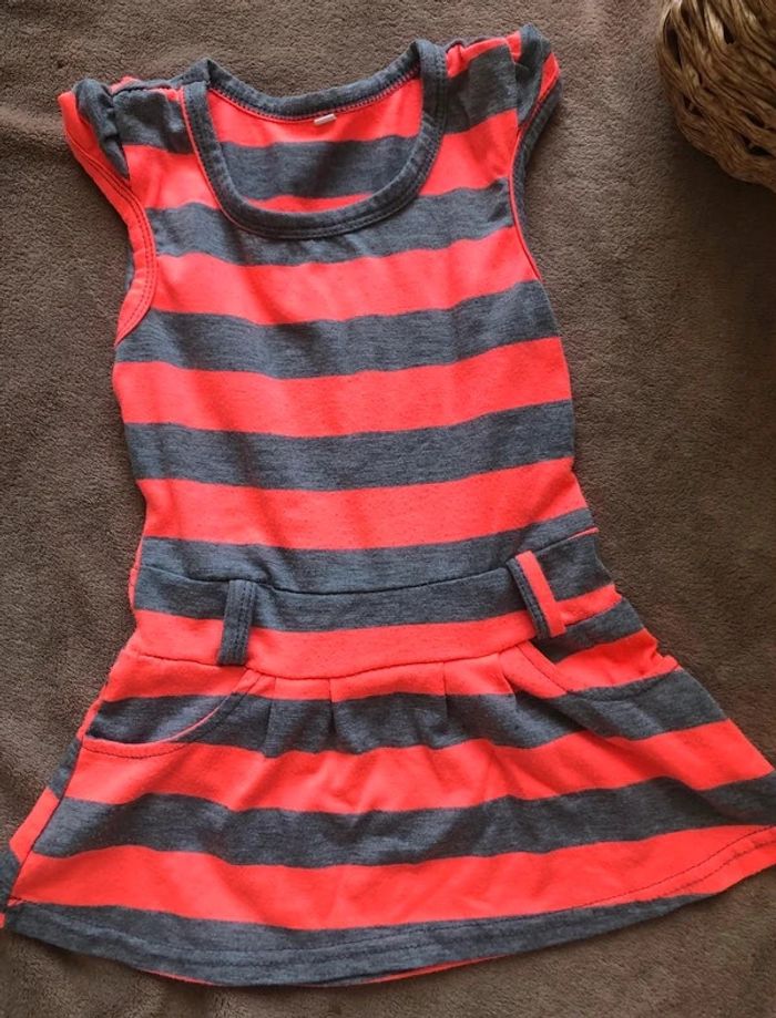 Robe grise rose fluo - photo numéro 5
