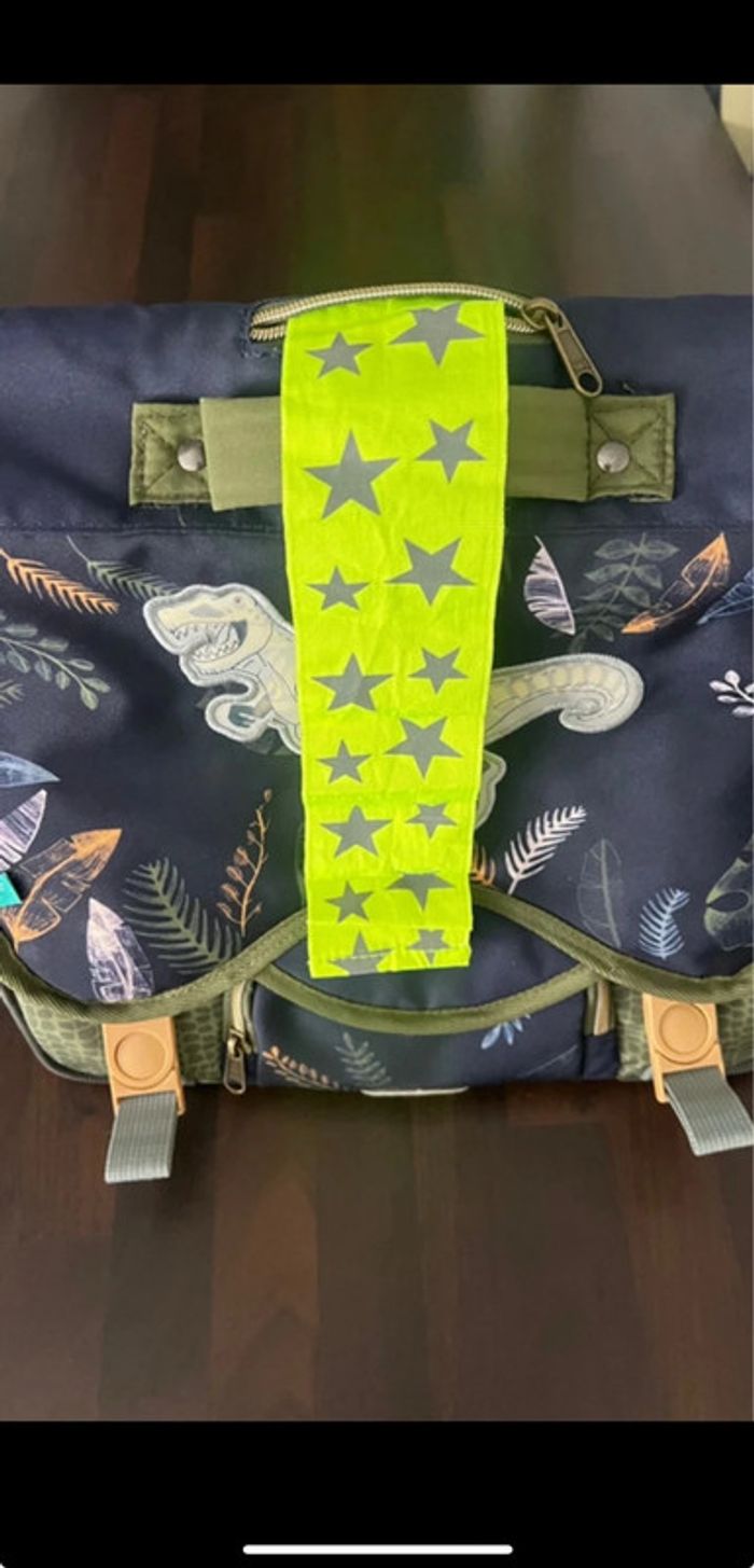 Cartable dinosaure avec trousse assortie en très bonne état taille 36 cm pour cp/cel Auchan - photo numéro 7