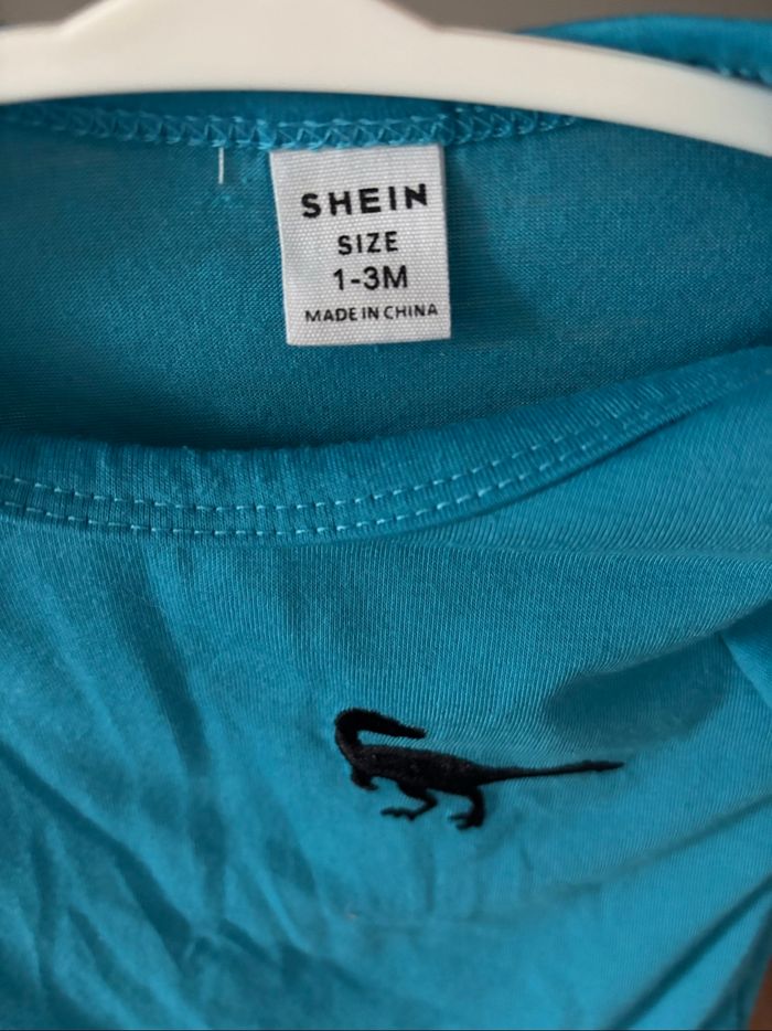 Lot de 4 bodies shein 1 à 3 mois - photo numéro 3