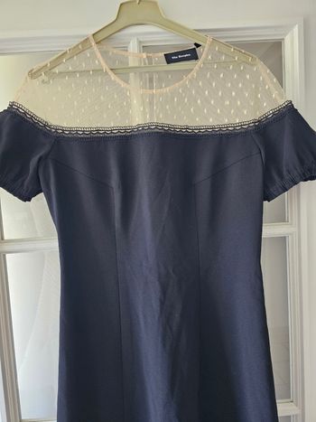 Robe mi longue élégante Noire avec dentelle épaules The Kooples