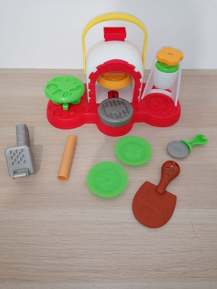 Four à pizza play doh