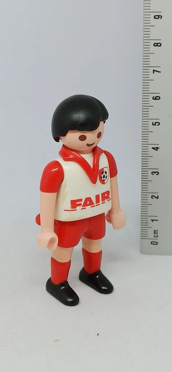 Homme footballeur maillot rouge et blanc playmobil