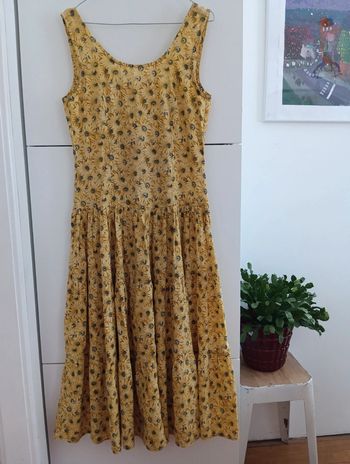 Robe vintage longue Boutonnée dos
Imprimé tournesols