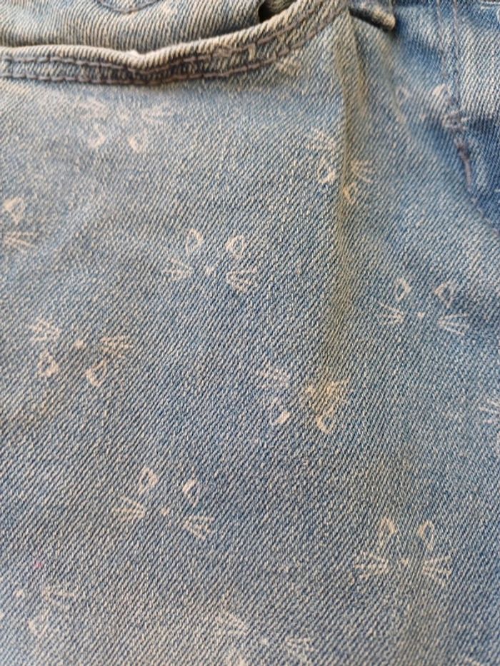 Joli jeans avec motif têtes de chats - photo numéro 2