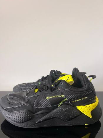 Paire de chaussures puma.