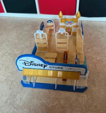 Disney Store en bon état complet avec 5 surprise