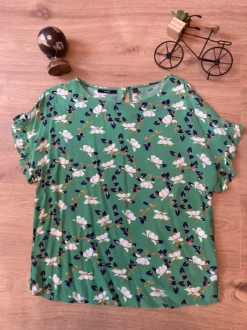 Blouse verte à fleurs
