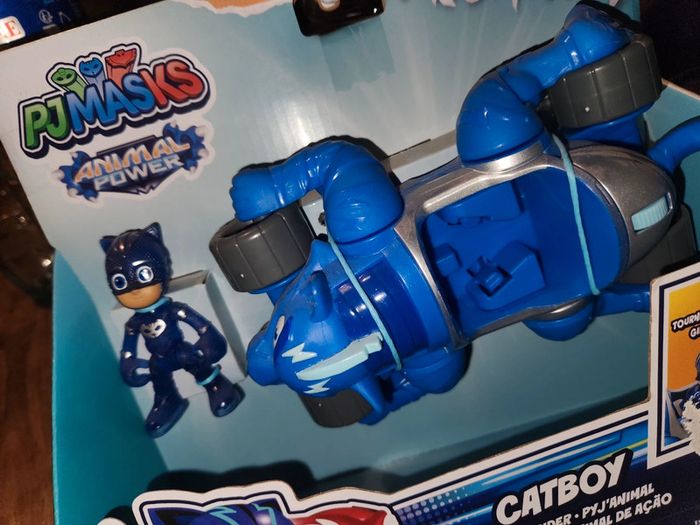 Catboy voiture et figurine pyjamasques