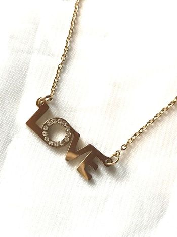 Collier Pendentif Lettres Ecriture Love Amour Pierres Blanches Zircon Bijou Doré Fantaisie Femmes