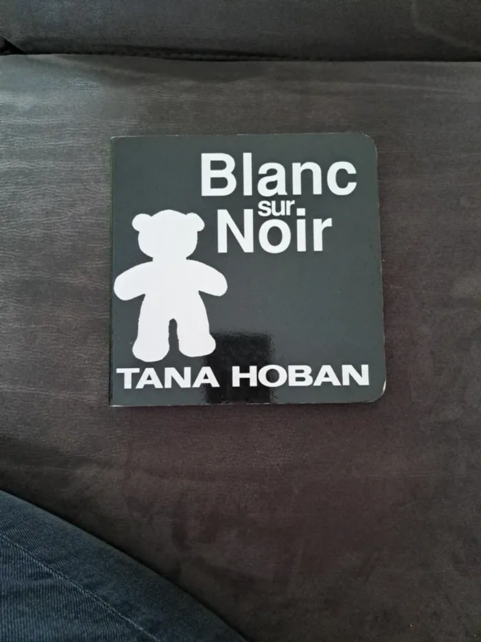 Livre blanc sur noir