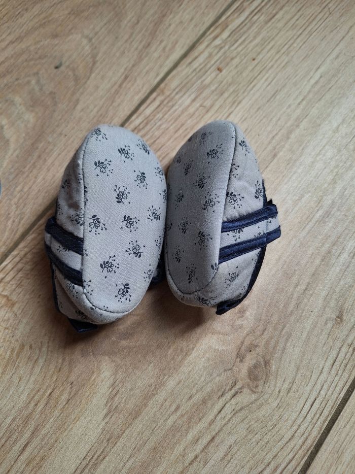 Petites chaussures bébé fille 0/3 mois fleuries - photo numéro 3
