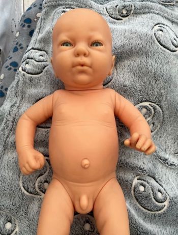 Poupée Berjusa 50cm garçon avec un petit zizi 