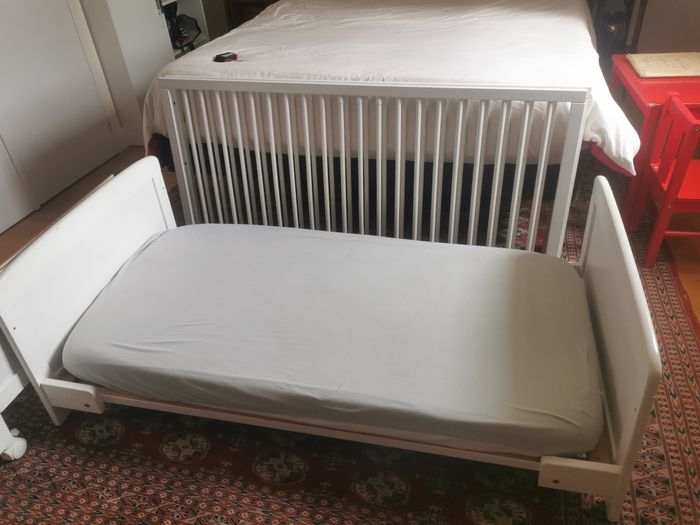 Lit à barreaux bébé en bois