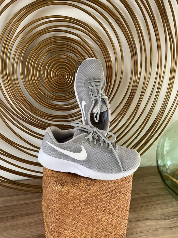 Baskets Nike grises T38
