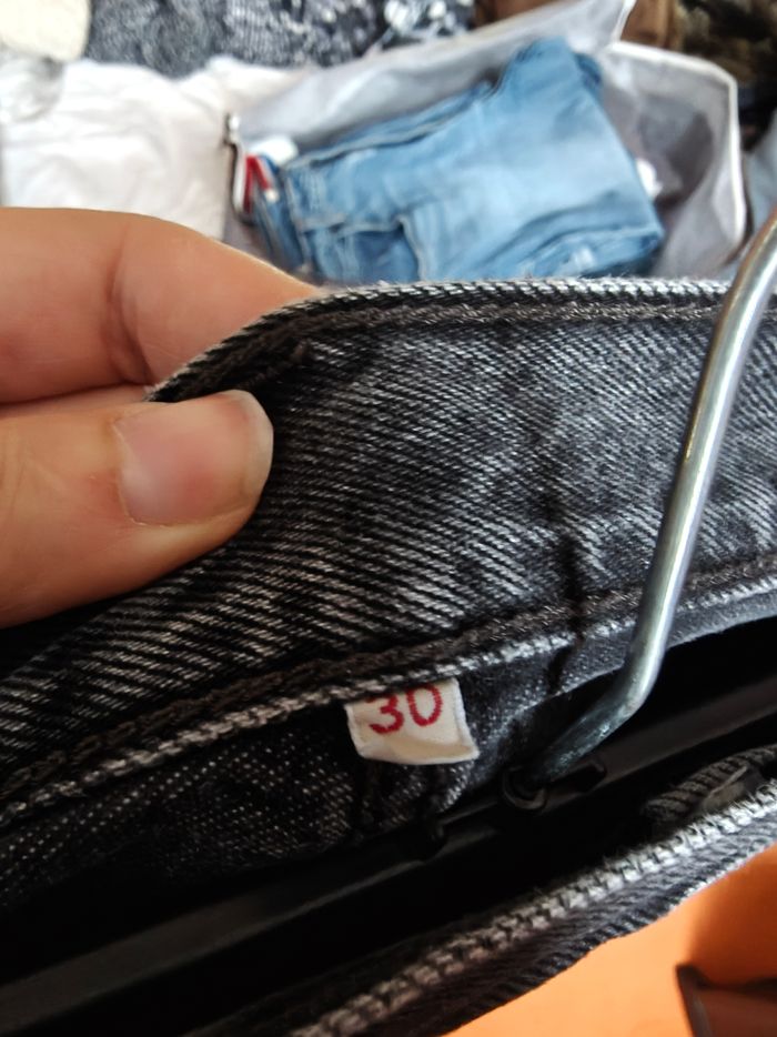 Jupe short Levi's en jeans noir - photo numéro 5