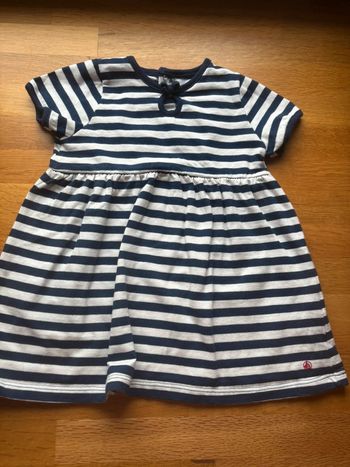 Jolie robe Petit bateau 12 mois comme neuve
