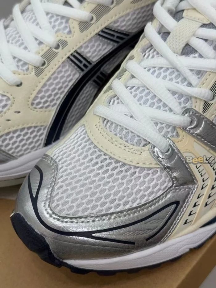 Asics Gel-Kayano 14 Taille 39.5 - photo numéro 2