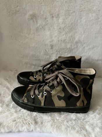 Baskets imprimées militaire kaki, beige, noir pointure 40