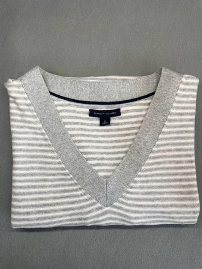 Pull Tommy Hilfiger rayé gris et blanc - photo numéro 6