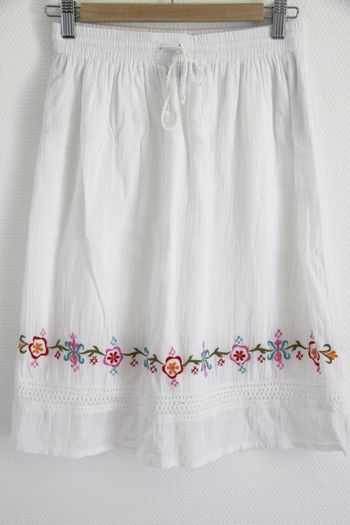 Jupe blanche avec broderies multicolores 100% coton H&M