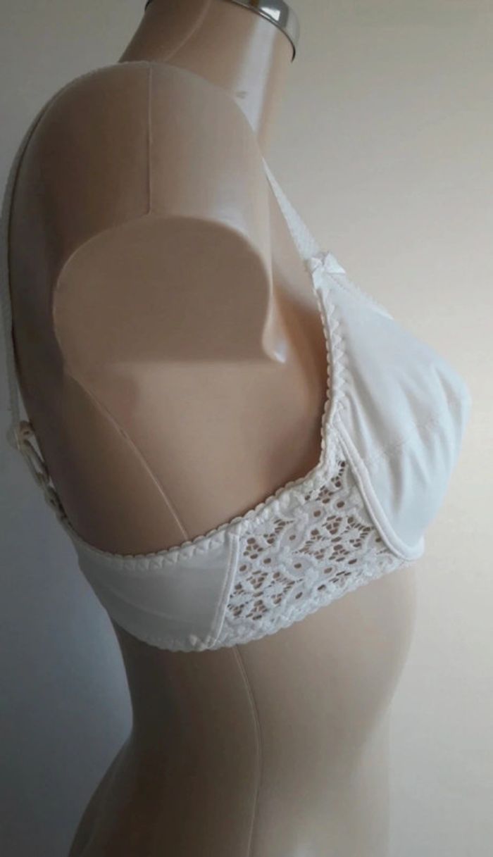 Soutien-gorge à armatures - photo numéro 2