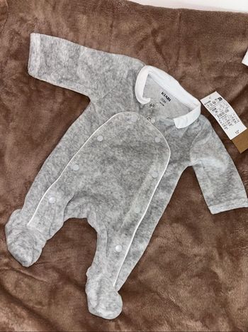 Lot pyjama et gilet
