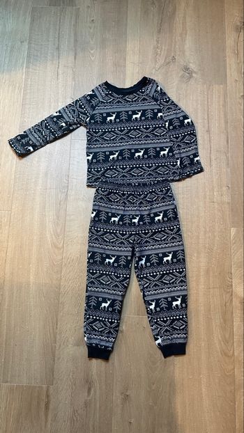 🍃 Pyjama deux pièces gris motif hivernal – Primark – Taille 4/5 ans – Très bon état