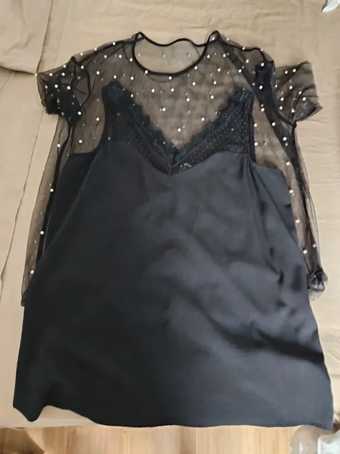 Blouse en tulle à perles
et débardeur
portée 1 fois - photo numéro 3