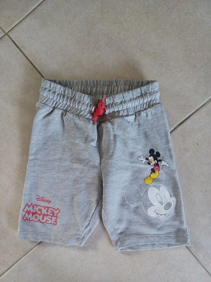 Bermuda molletonné 6/7 ans Mickey
