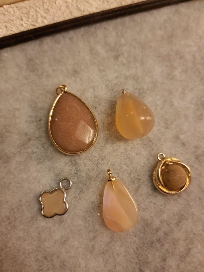 Lot de petites breloques pêche marron doré - photo numéro 5