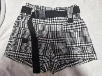 Short à damier noir et blanc
