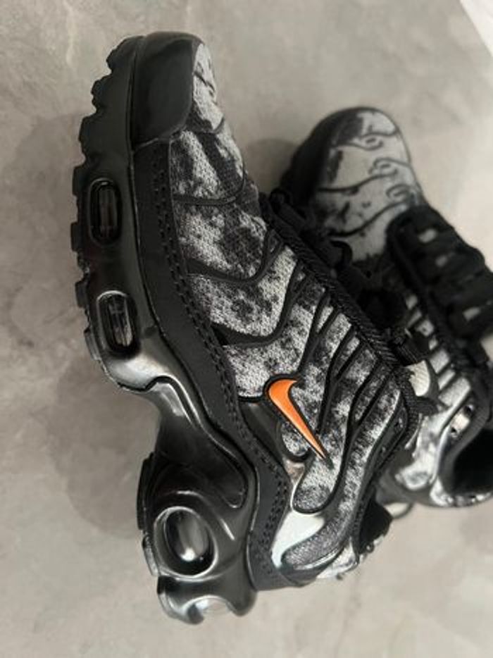 NIKE TN MILITAIRE GRIS ORANGE 28 - photo numéro 2