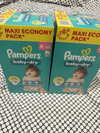 Deux carton de couches pampers taille 4 normale