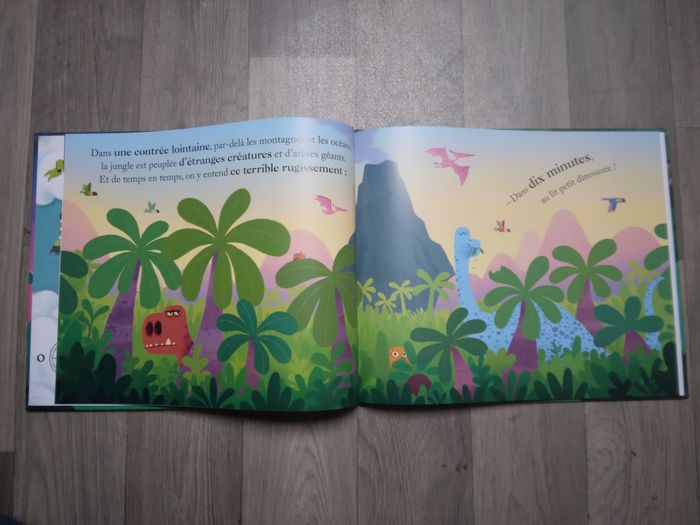 lot 2 livres au lit petit(e) licorne / dinosaure - photo numéro 7