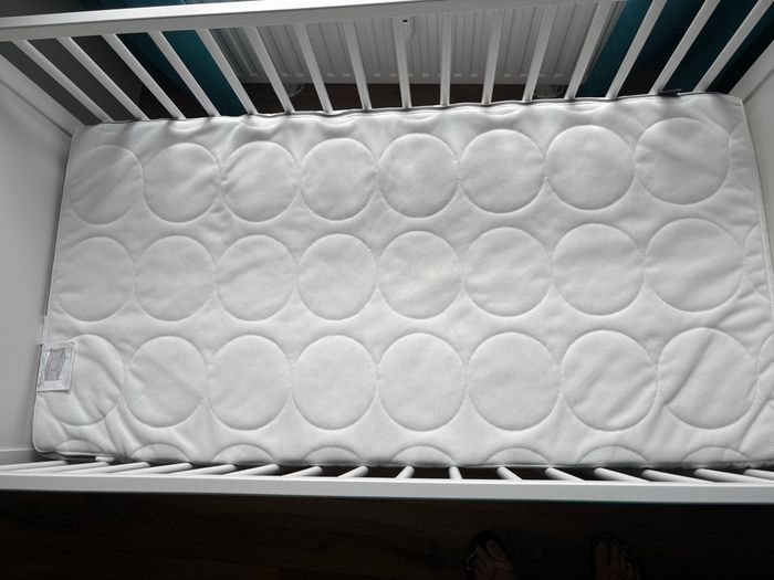 Lit bébé + matelas - photo numéro 4