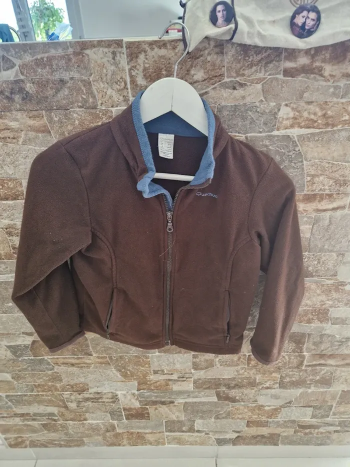 1 gilet zip taille 8 ans marron marque Quechua