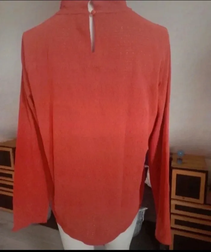 Pull corail ,petit col ,taille L - photo numéro 4