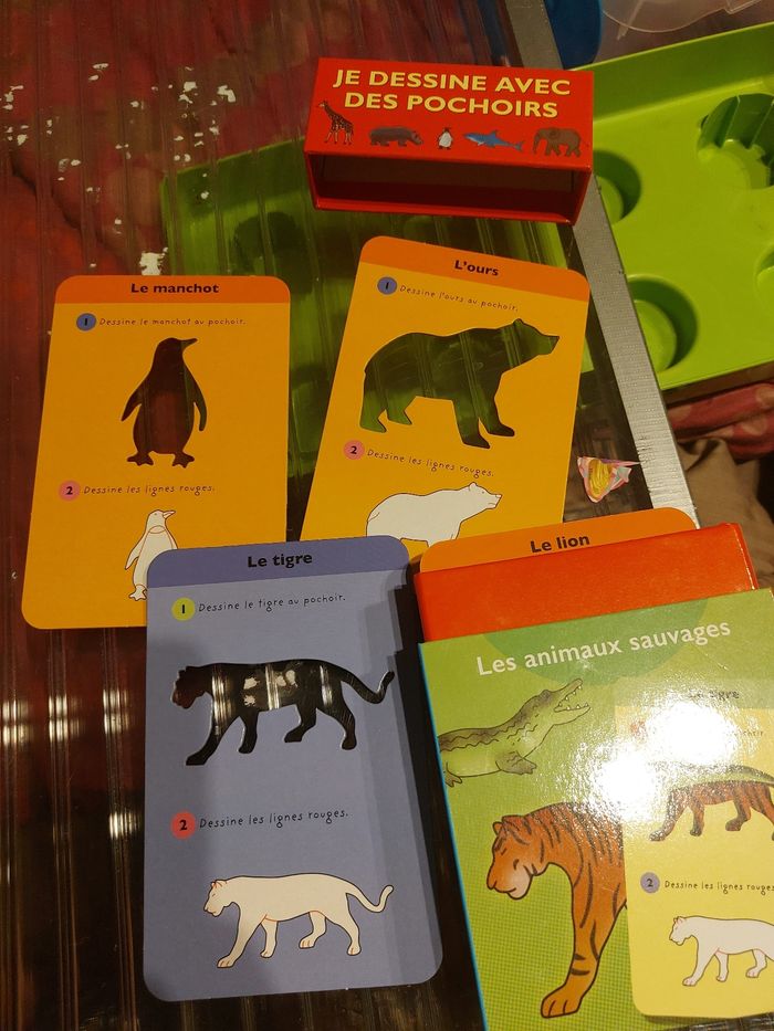 Je dessine avec des pochoirs
