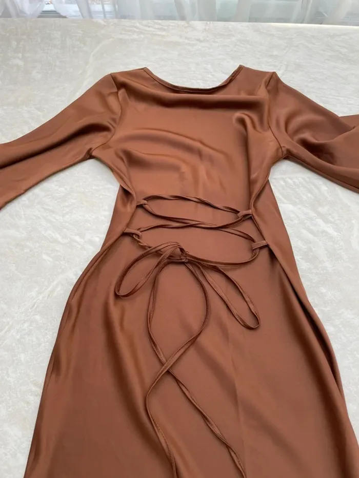 Robe satinée - photo numéro 5