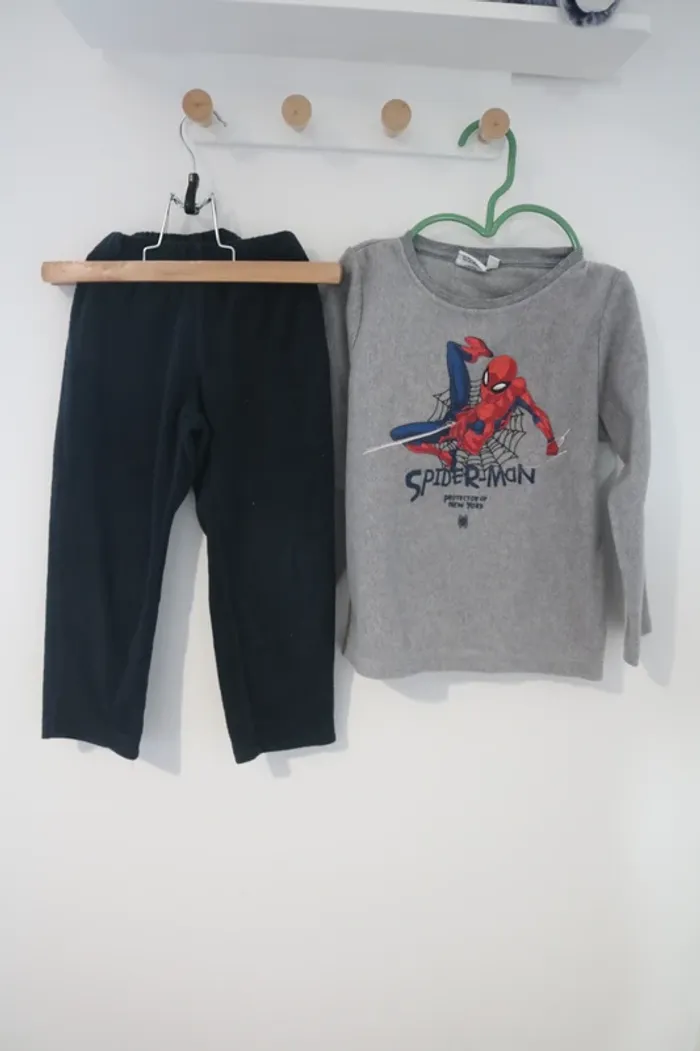 Lot pyjamas garçon 4 ans - photo numéro 2