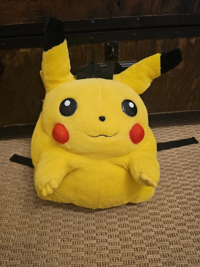 Sac à dos peluche pikachu Nintendo tomy