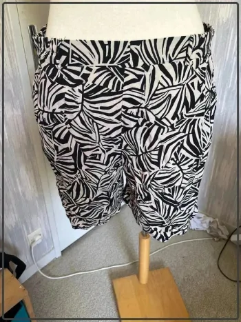 Short Armand thiery taille 42 *