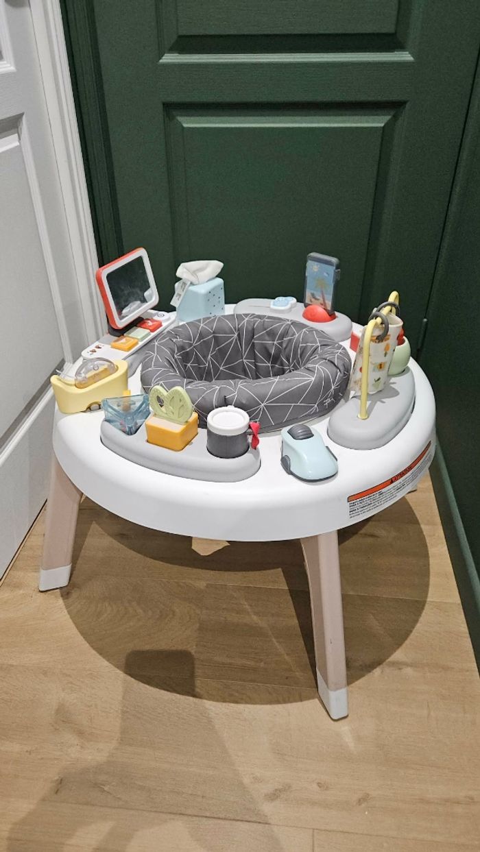 Table d'activités avec boîte