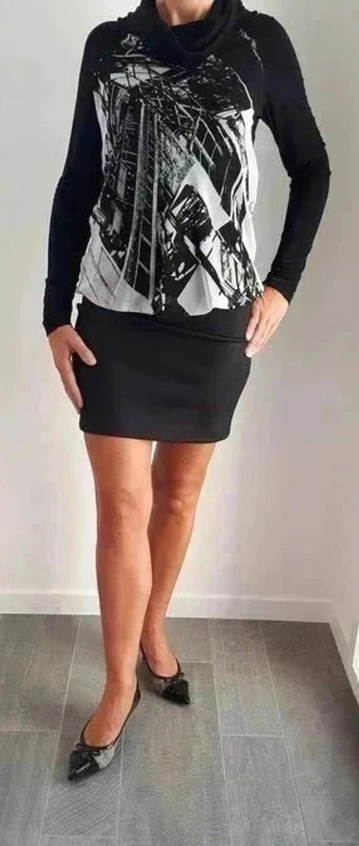 35 € Robe Cop Copine excellent état taille 36 - photo numéro 2