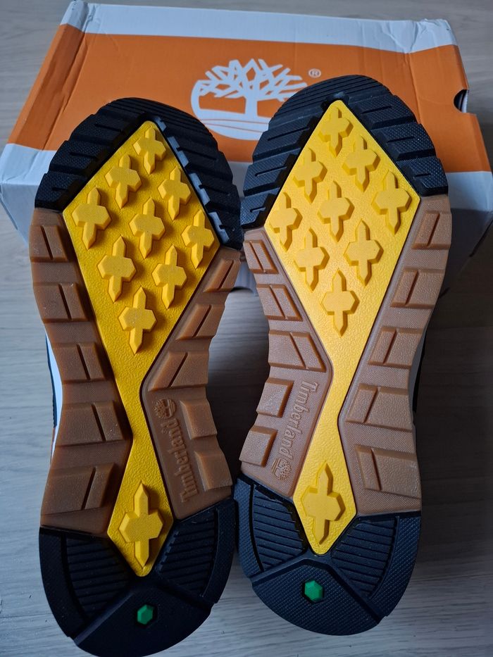 Timberland t.44,5 Imperméables, Neuf jamais porte, légères, valeur 140euro - photo numéro 2