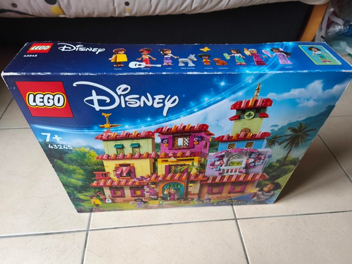 LEGO Disney - La maison magique des Madrigal (43245) - photo numéro 4