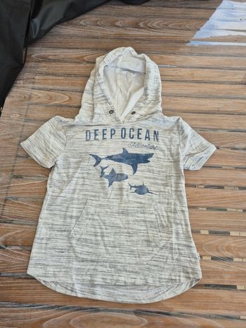 Tee-shirt à capuche blanc chiné motif requin taille 4 ans