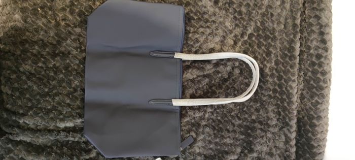 Sac a bandoulière Lacoste taille L bleu marine - photo numéro 6